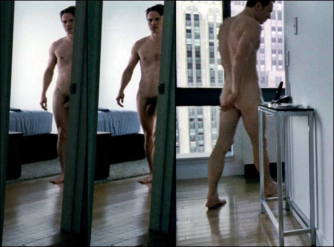 Michael Fassbender is absolutely naked and sexy in these nudes.