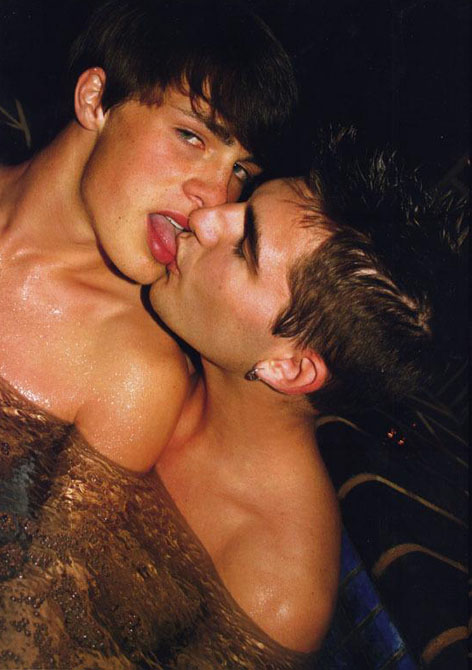 Colton Haynes Shows His Babefriend The Male Fappening