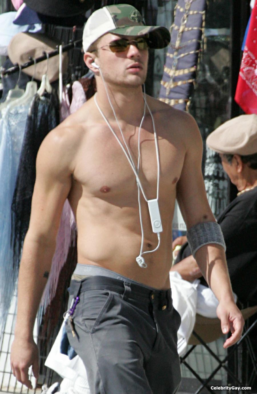 Nude pictures of Ryan Phillippe. 