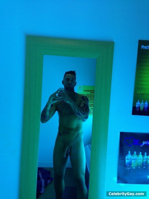Robbie Gaine’s nude cock. 