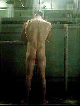 Naked Joel Kinnaman pictures in high quality. 