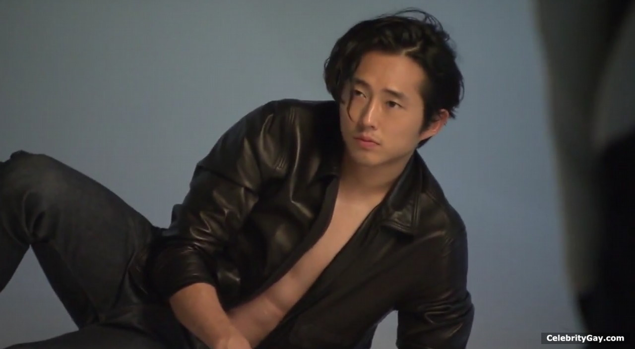 Nude Steven Yeun pictures that you’re gonna really dig. 