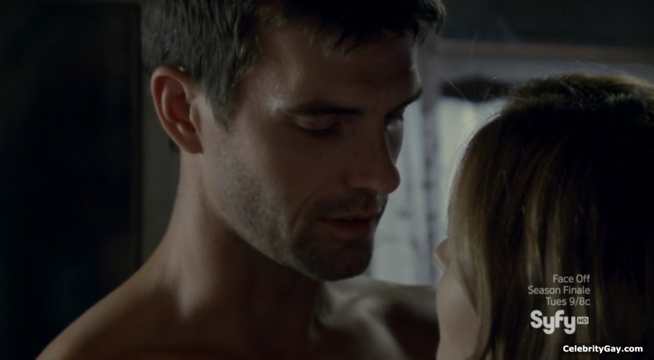 Naked Lucas Bryant pictures in high quality. 