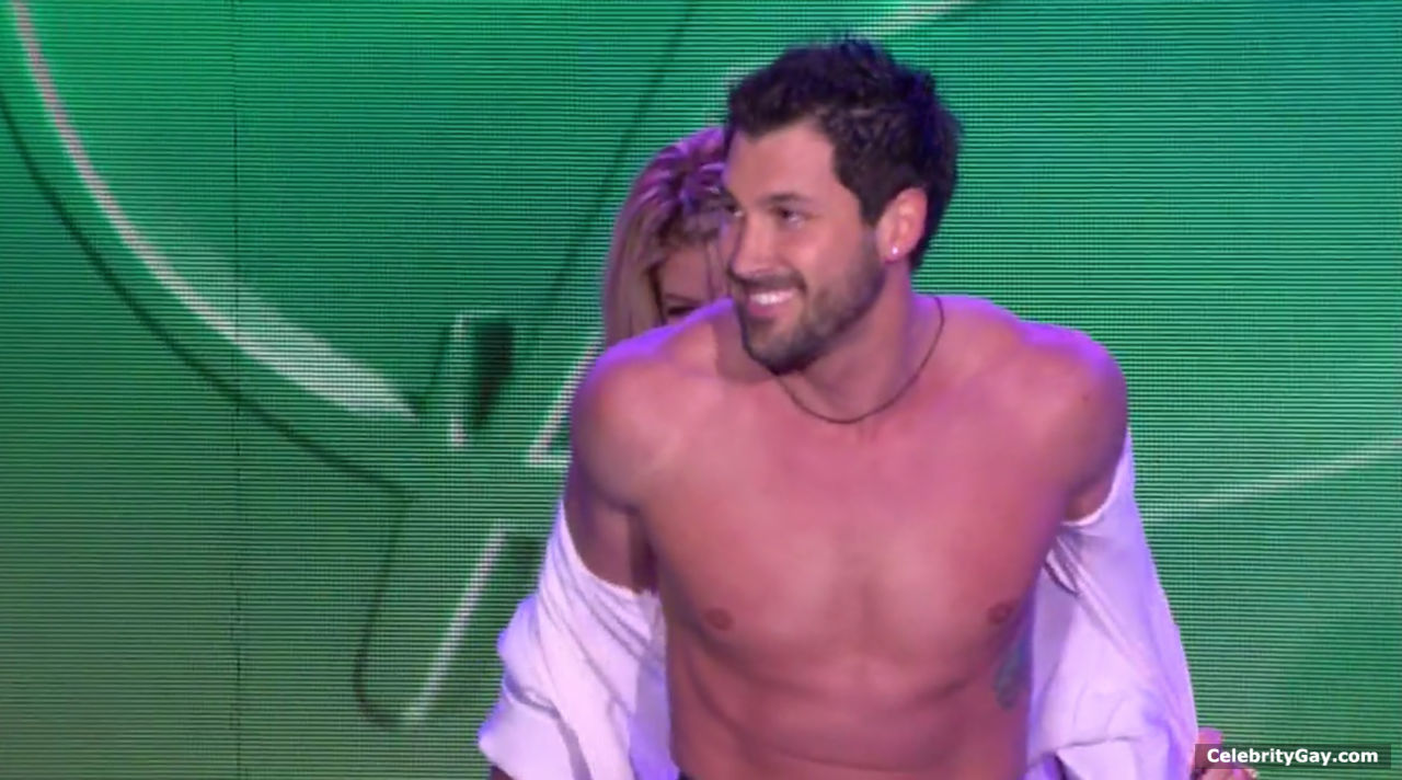 Naked Maksim Chmerkovskiy pictures in high quality. 