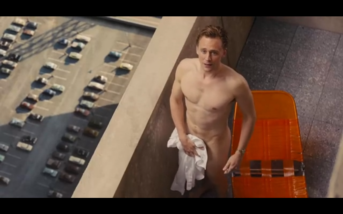 Naked Tom Hiddleston screencaps from High Rise. 