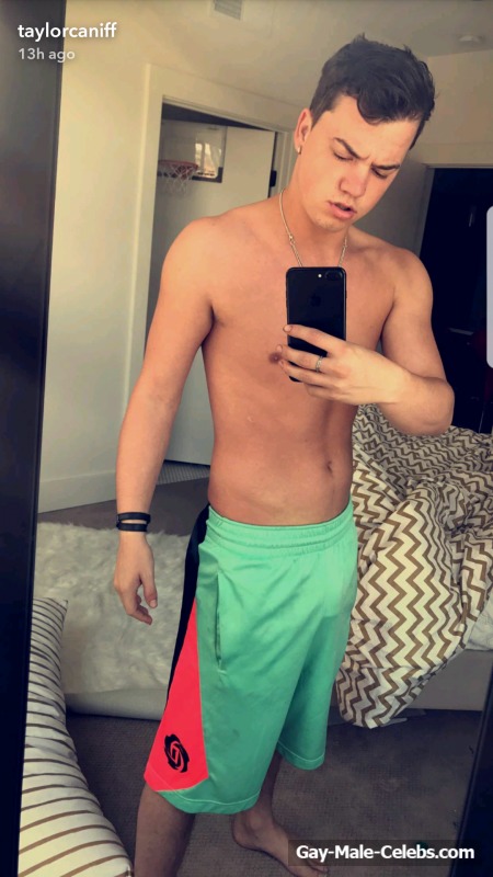 Taylor Caniff Naked (4 Photos) .