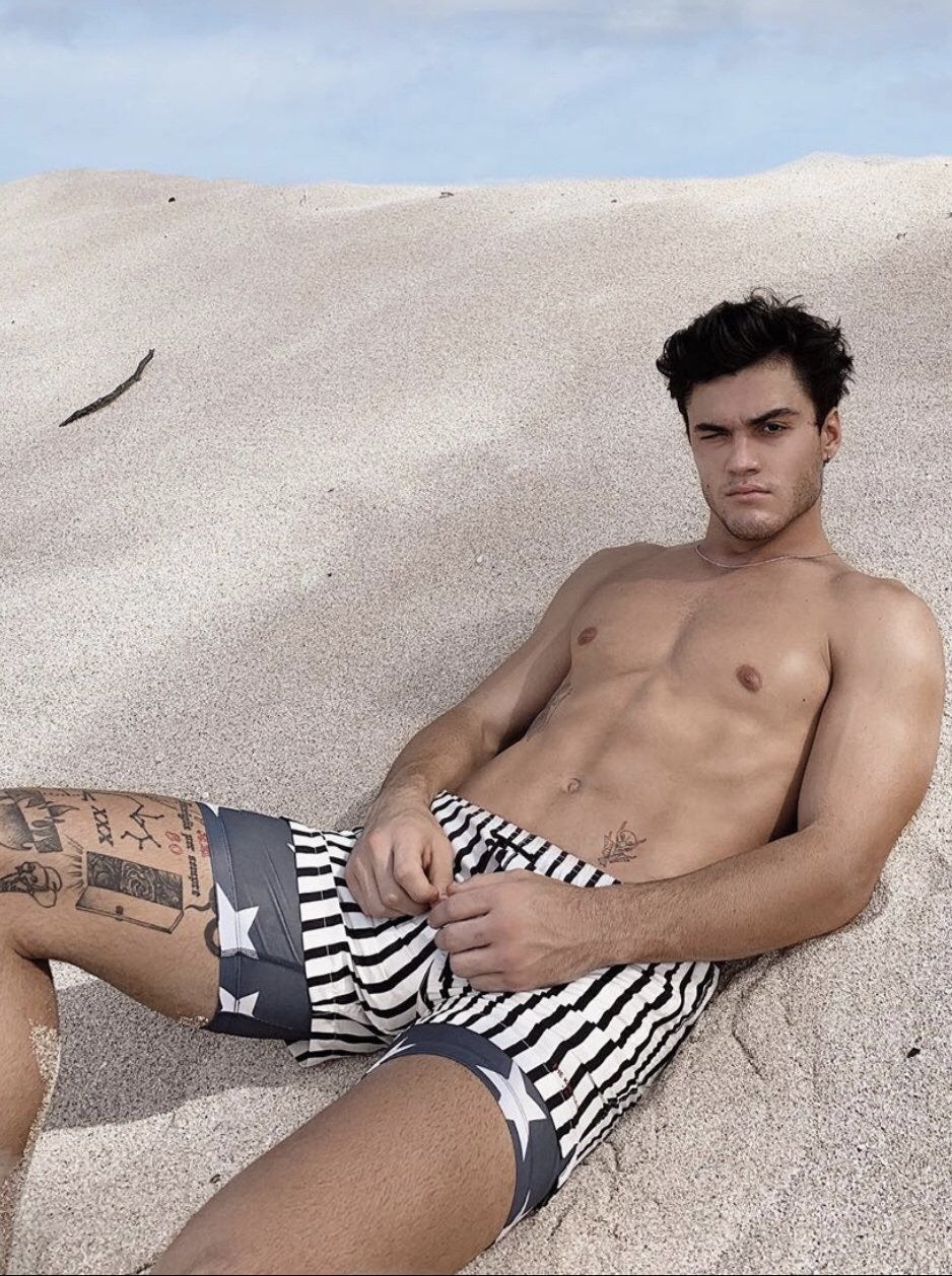 Ethan Dolan Sexy (1 Photo) .