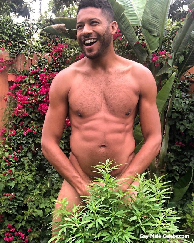 Naked pictures of Jeffrey Bowyer-Chapman. 