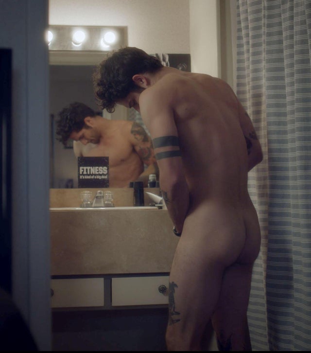 Naked Tyler Posey picture for all the Tyler Posey fans out there. 