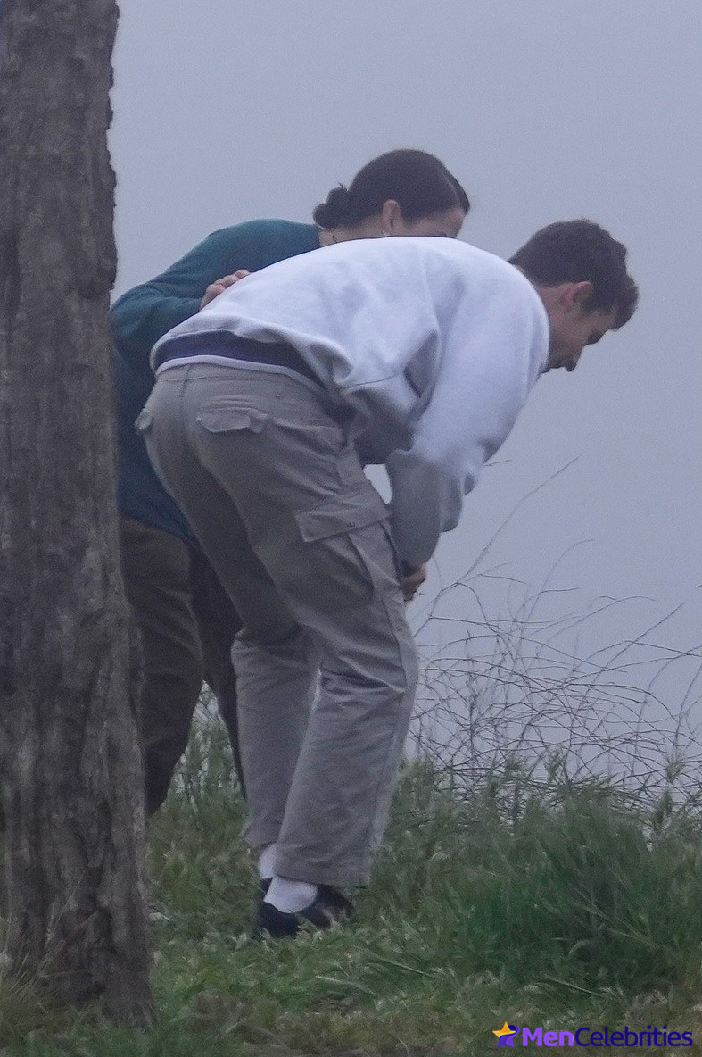 Shawn Mendes spotted with Dr. Jocelyne Miranda during foogy hike