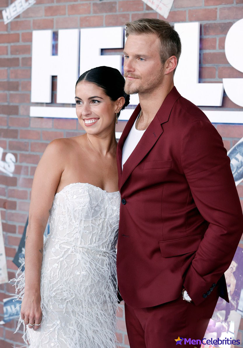 Alexander Ludwig poses naked to support his pregnant wife