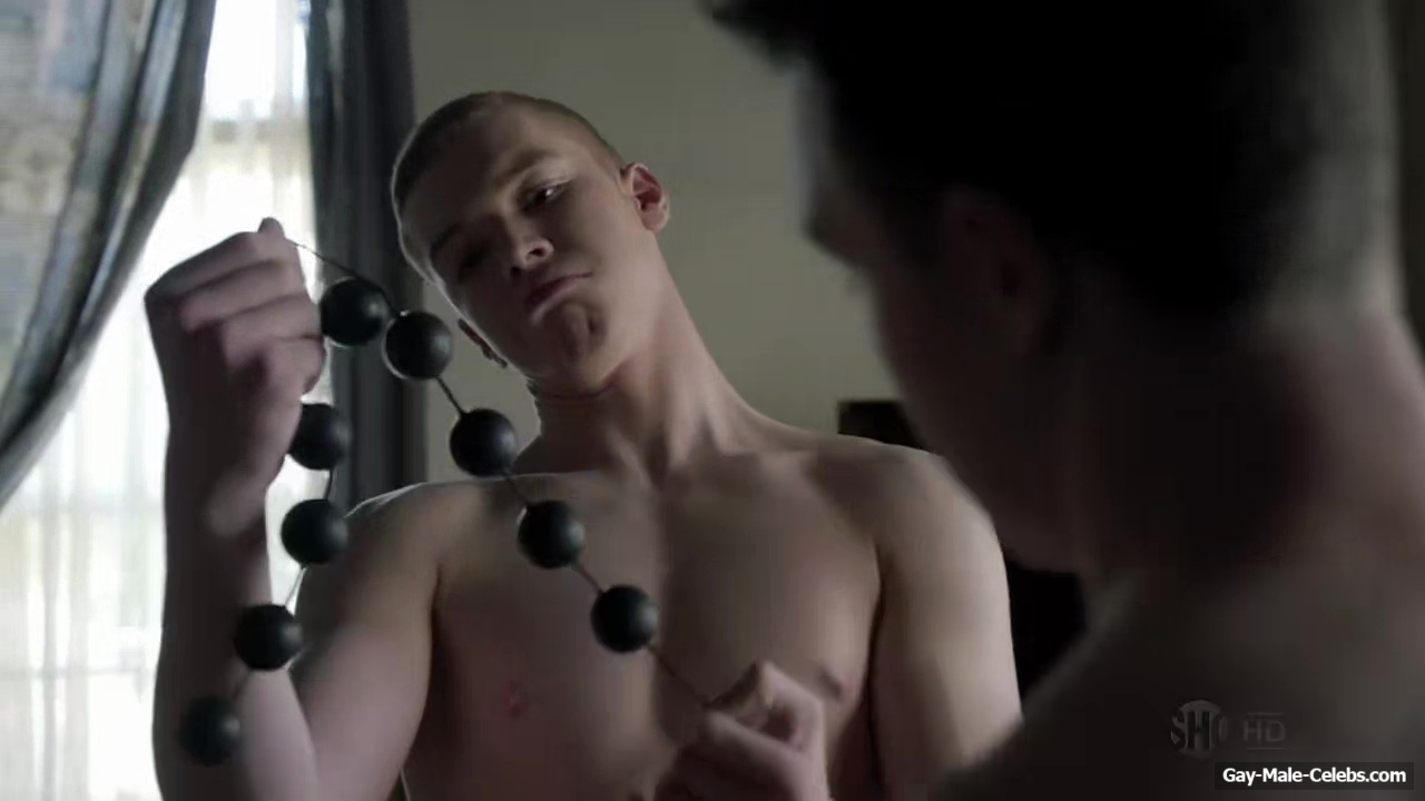 Cameron Monaghan Nude And Gay Scene in Shameless