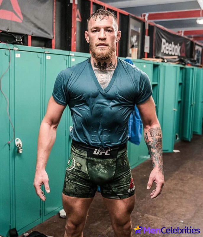Conor McGregor flaunts his bulge