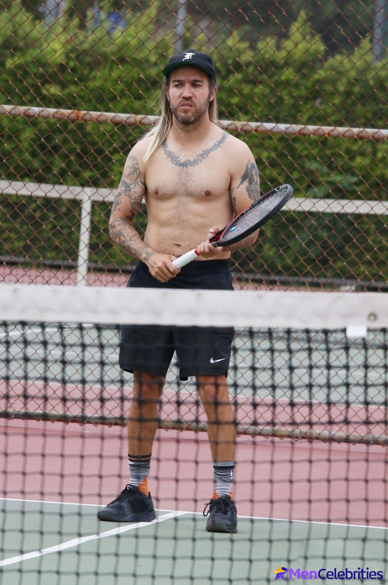 Pete Wentz shirtless during a tennis match