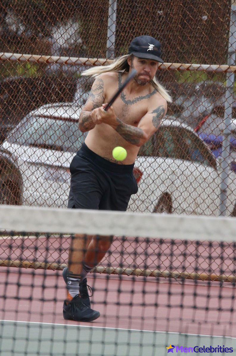 Pete Wentz shirtless during a tennis match
