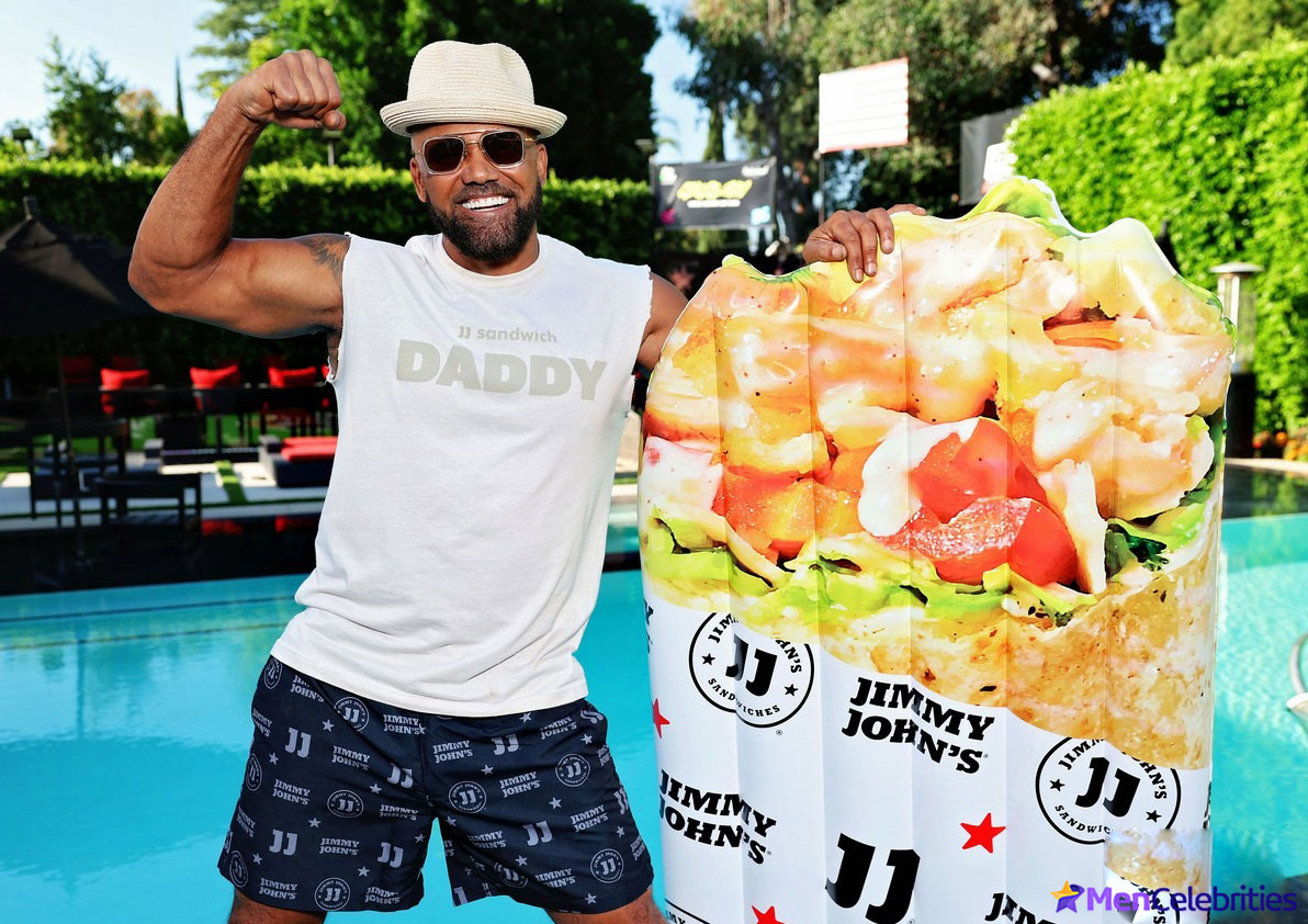 Shemar Moore showing off his beefy torso during a pool party