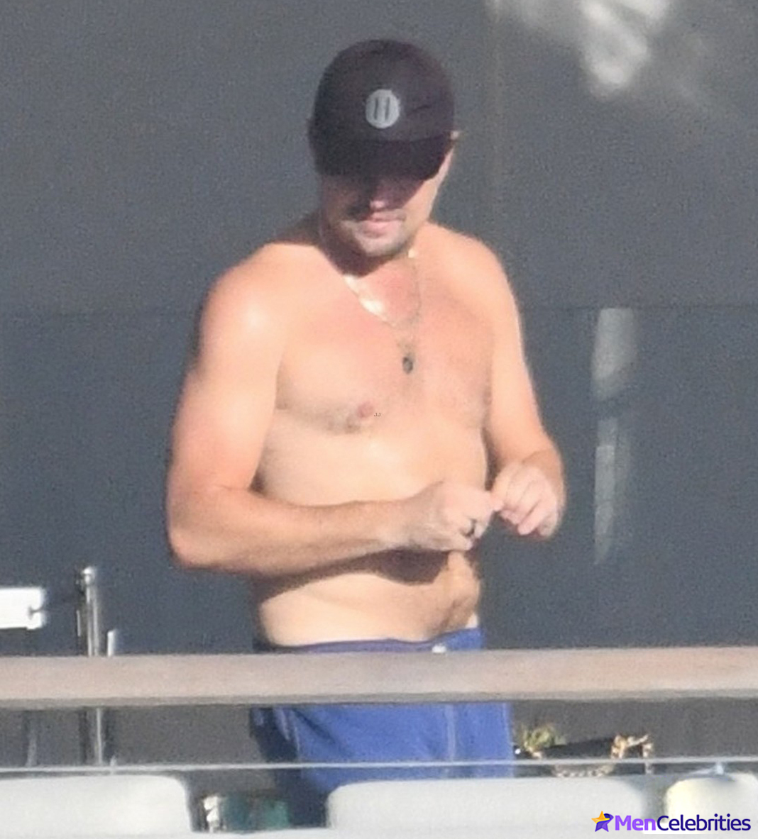 Leonardo DiCaprio shirtless photos