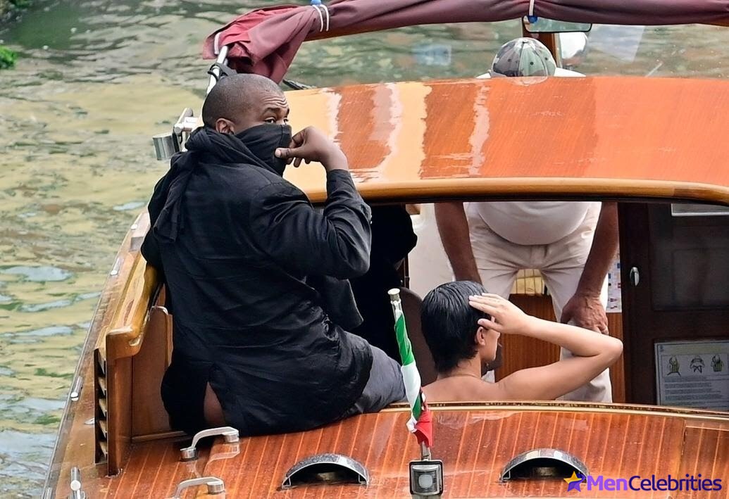 Kanye West went to Italy to show his naked ass