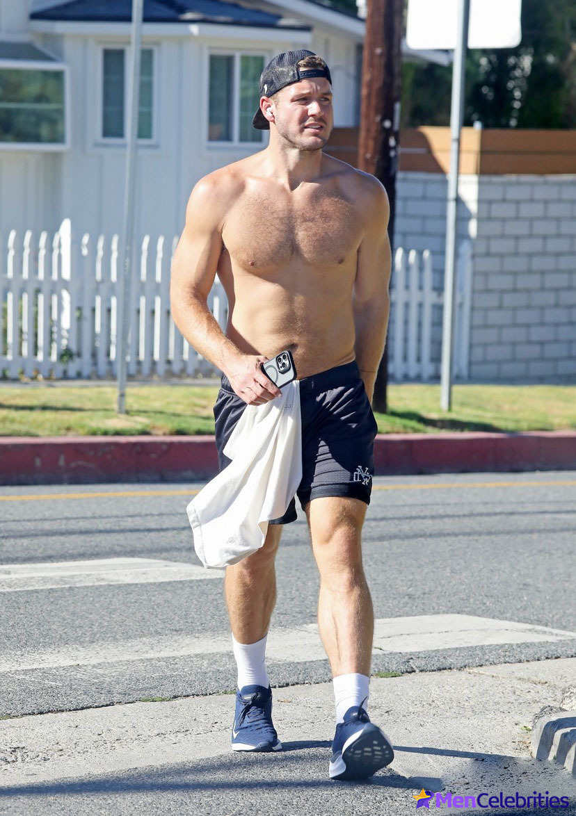 Colton Underwood Takes a Stroll in his Los Angeles Neighborhood, Bares Chest