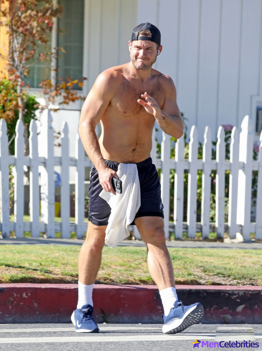 Colton Underwood Takes a Stroll in his Los Angeles Neighborhood, Bares Chest