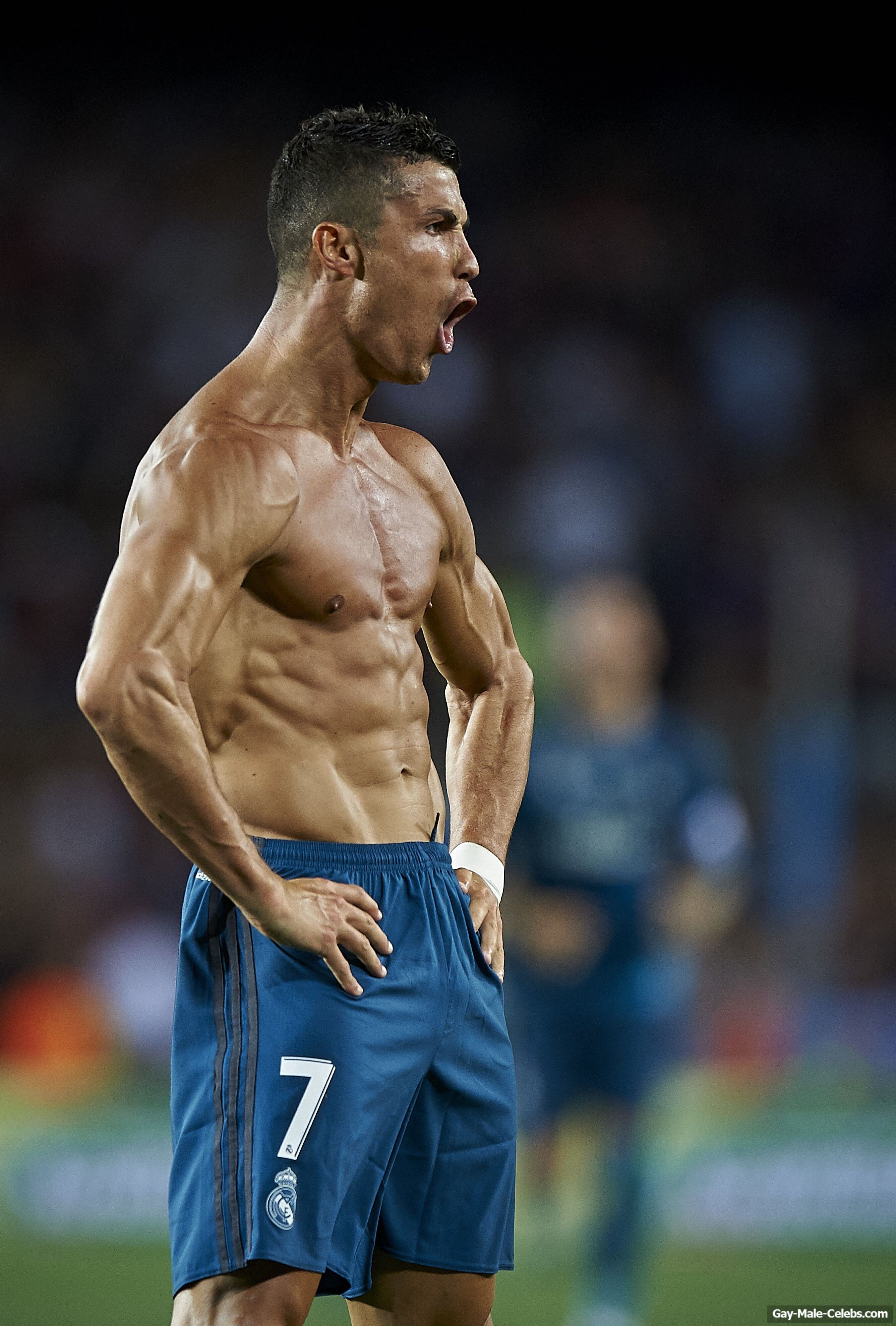 Cristiano Ronaldo Covering Nude &amp; Bulge Underwear Pics