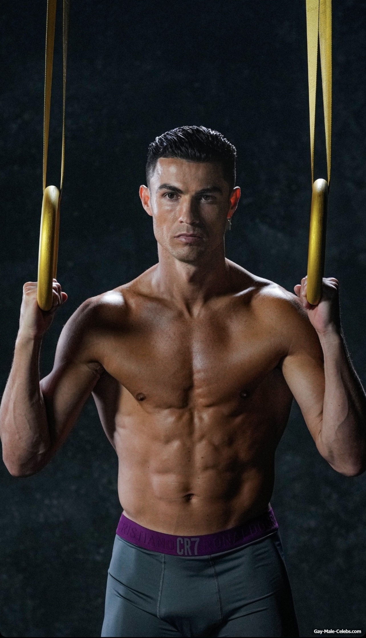 Cristiano Ronaldo Covering Nude &amp; Bulge Underwear Pics