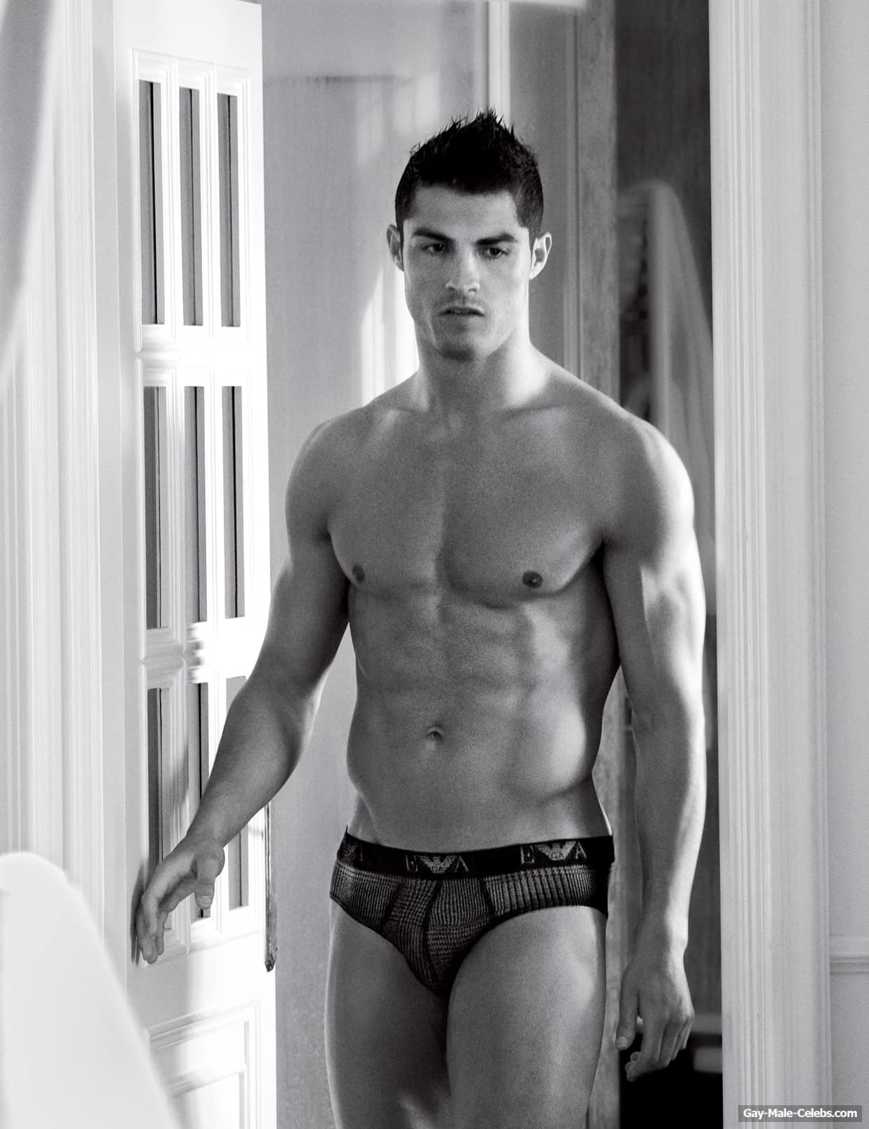 Cristiano Ronaldo Covering Nude &amp; Bulge Underwear Pics