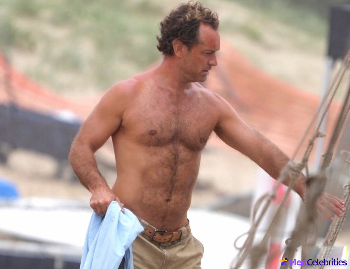 Jude Law Exhibits Toned Physique While Filming ‘Eden’ in Australia