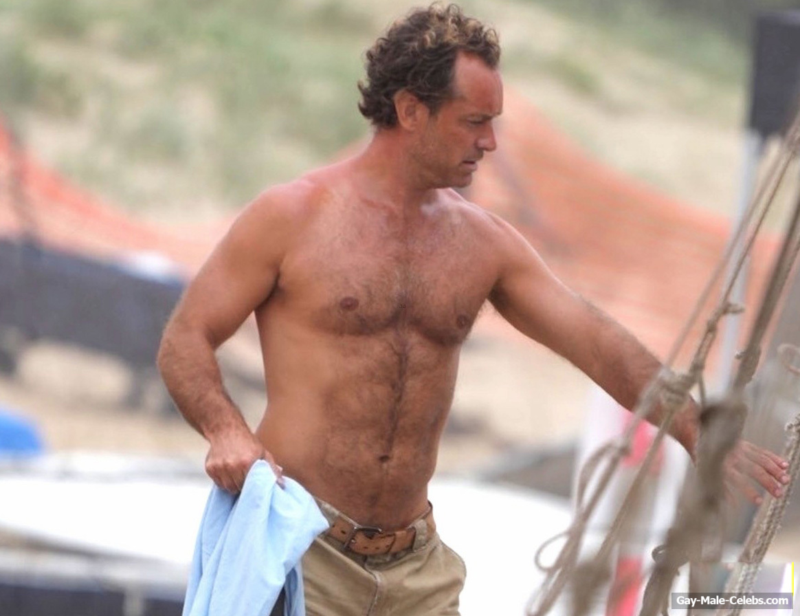 Jude Law Shirtless And Sexy Photos