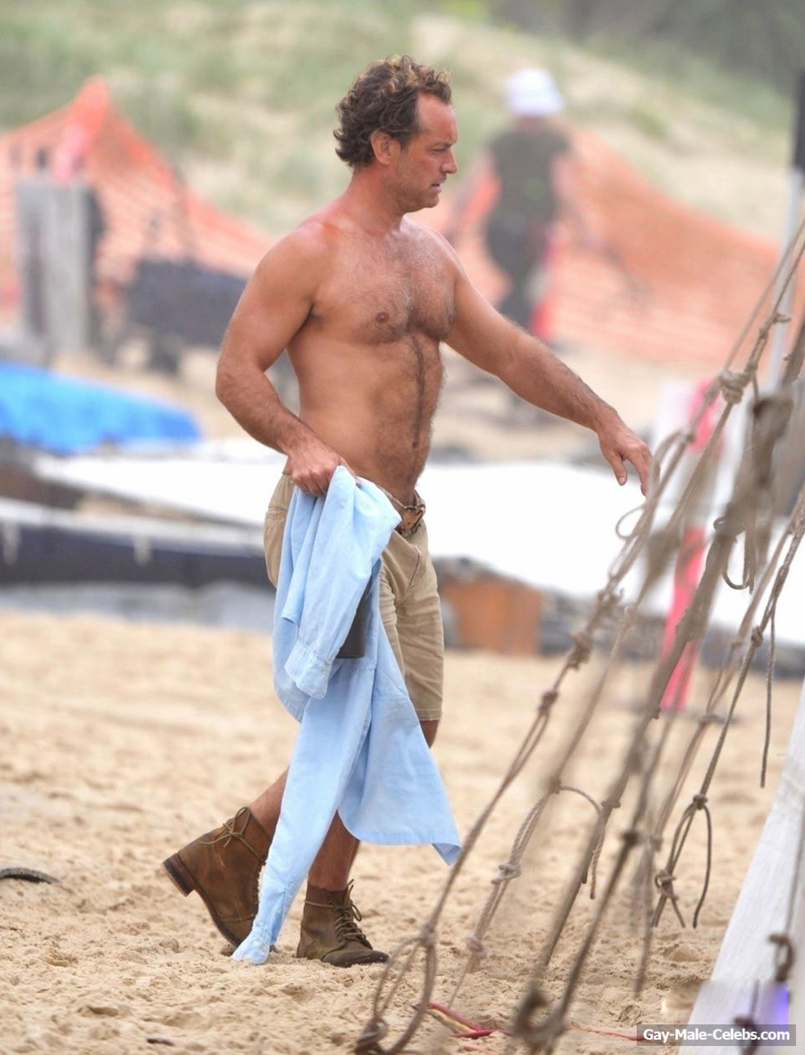 Jude Law Shirtless And Sexy Photos