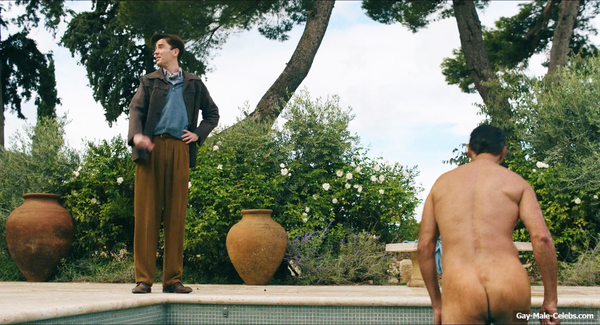 Clive Owen Shows Off Bare Ass in Monsieur Spade