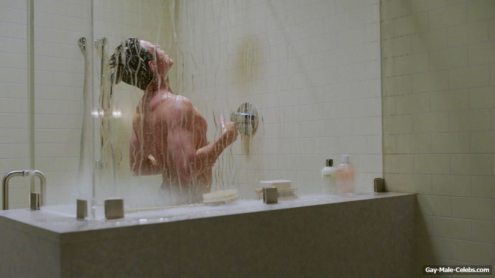 Robbie Amell Nude Shower Scenes