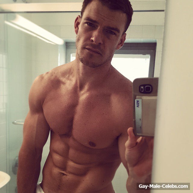 Alan Ritchson Nude And Penis Visibility Photos