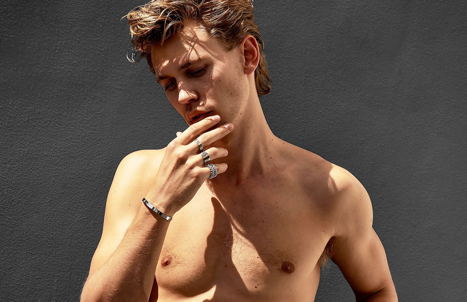 🔴 Austin Butler Shirtless And Sexy Photoshoot