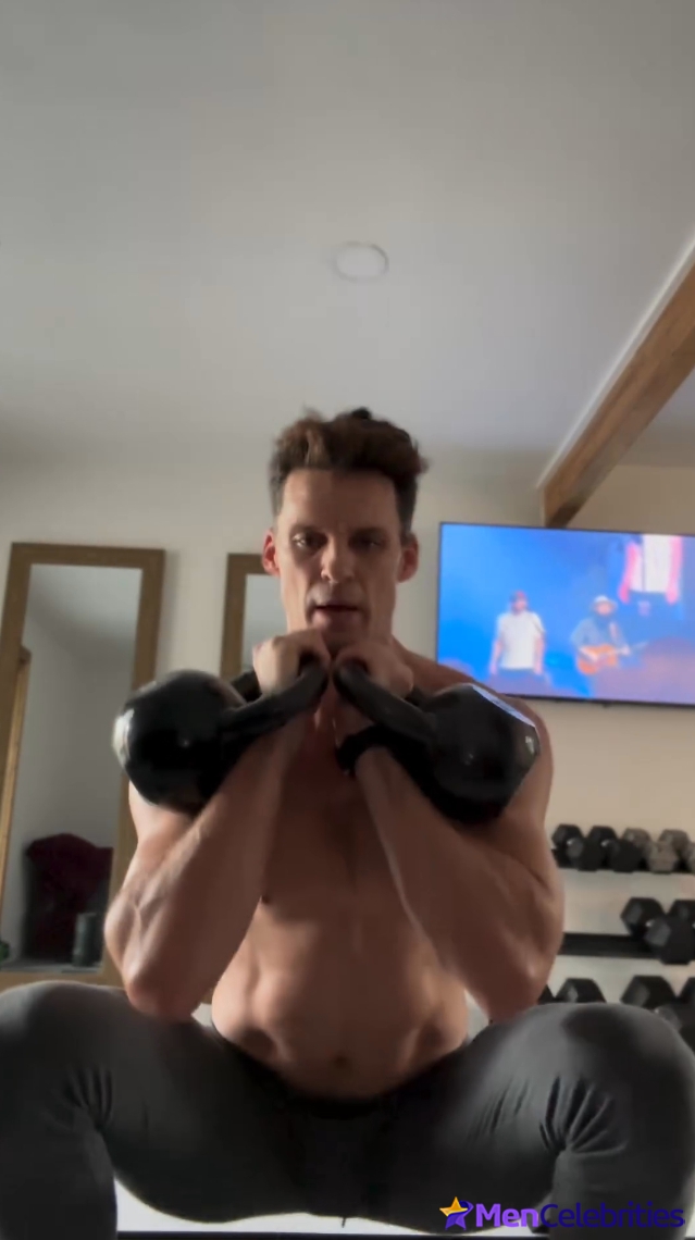 Check out Austin Nichols’ Impressive Shirtless Workout Routine!