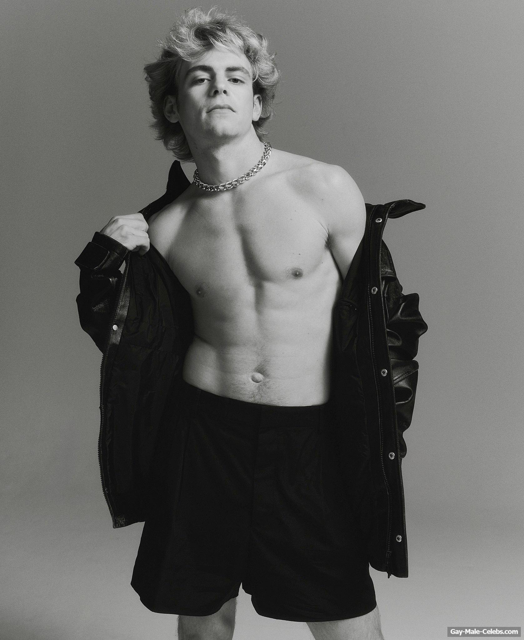 Ross Lynch Shirtless And Sexy Photo-shoot