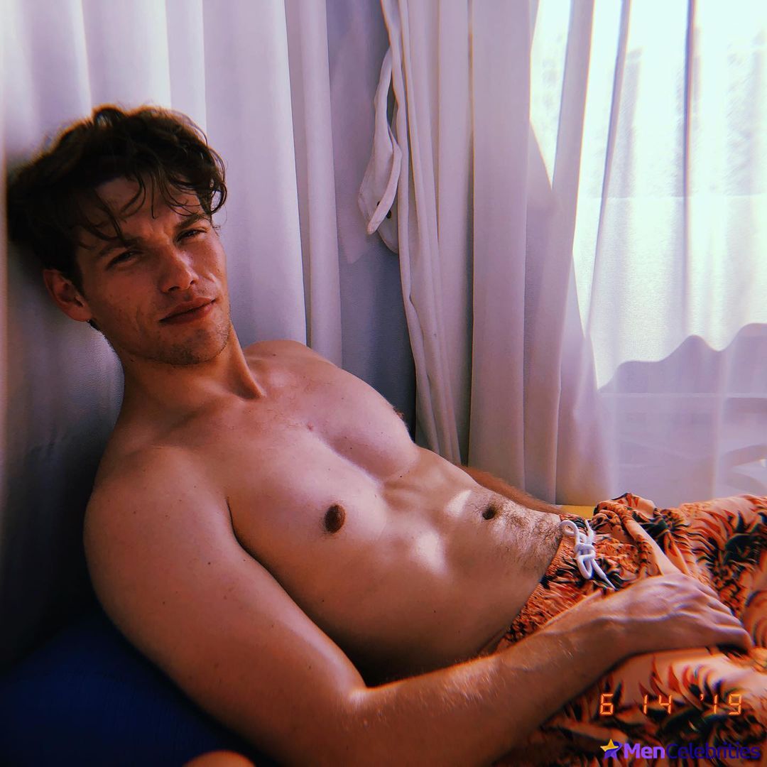 Cameron Cowperthwaite shirtless photo