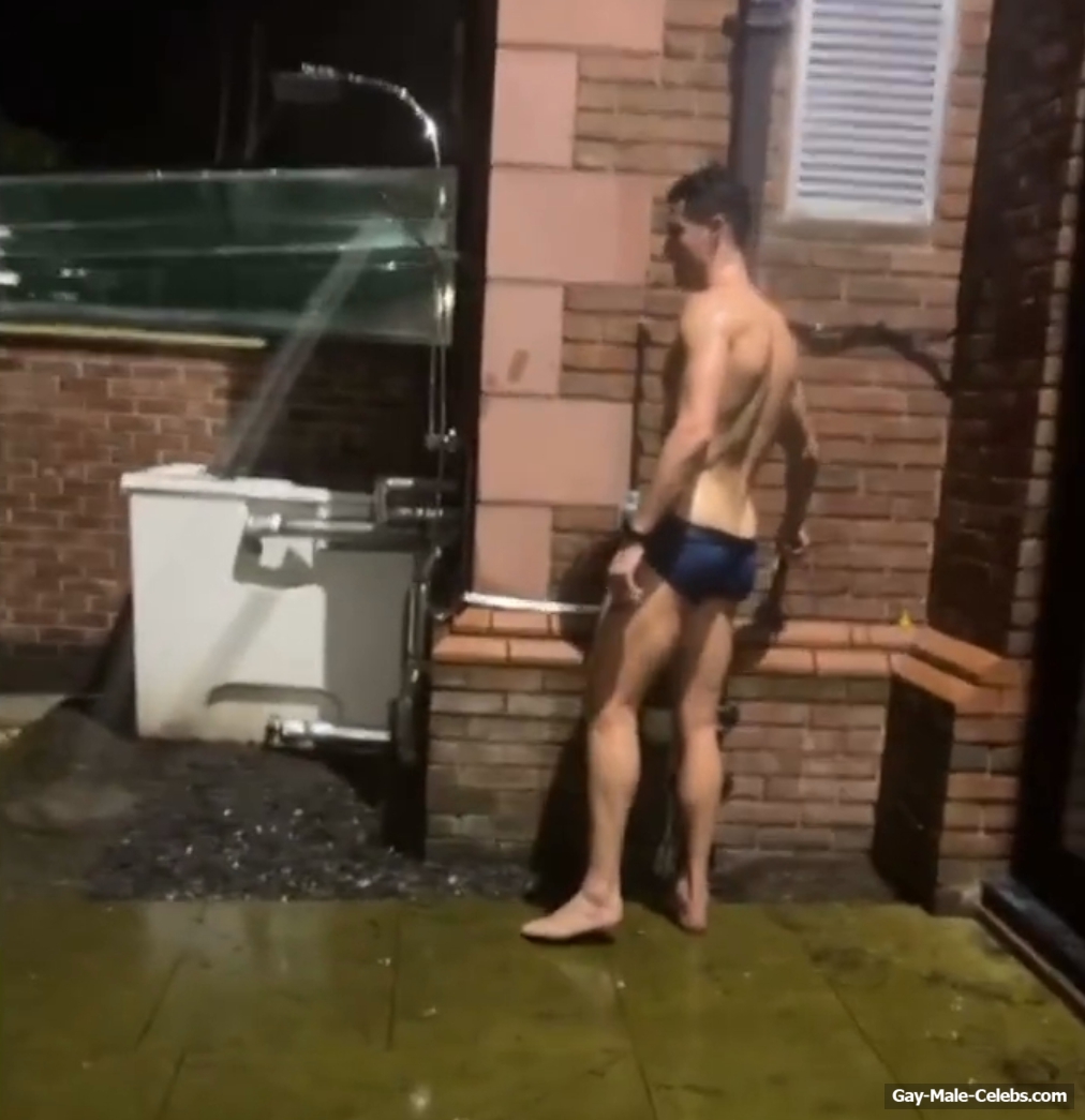 Cristiano Ronaldo Shirtless And Bulge Shower Video