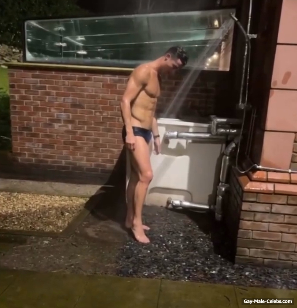 Cristiano Ronaldo Shirtless And Bulge Shower Video