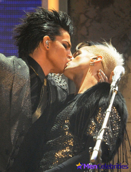 Adam Lambert gay kiss
