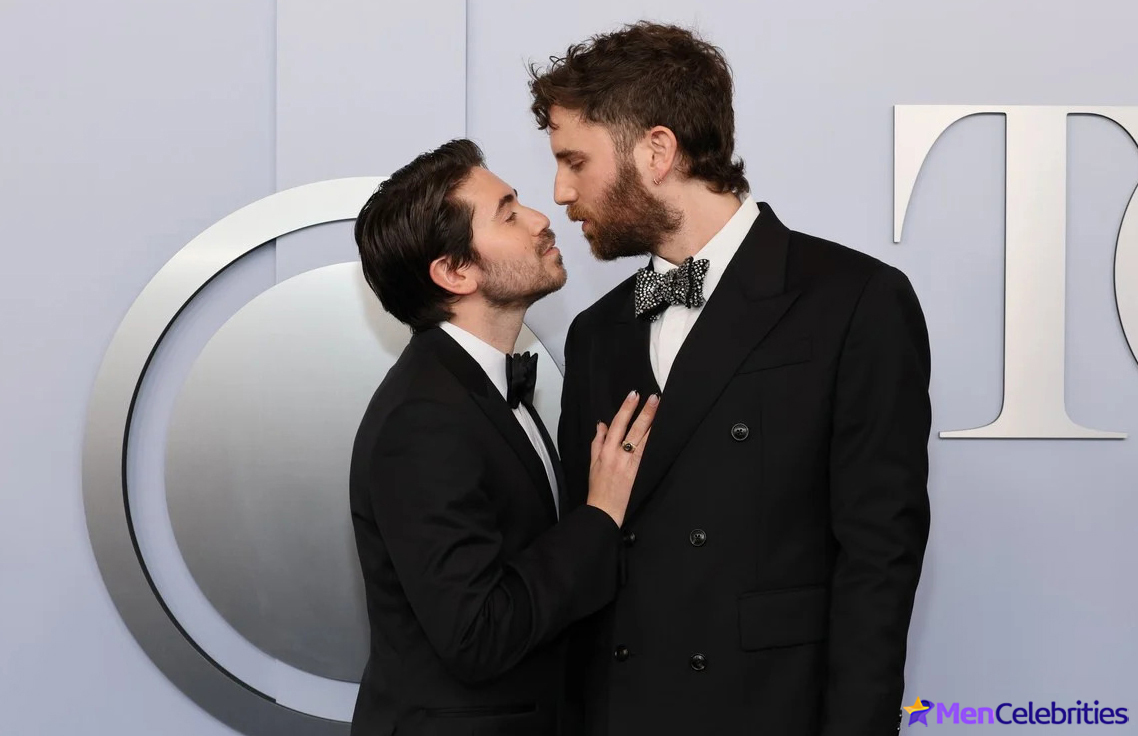 Ben Platt and Noah Galvin’s PDA Moment at the Tony Awards