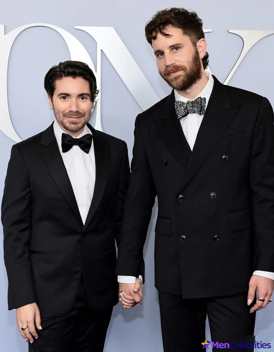 Ben Platt and Noah Galvin’s PDA Moment at the Tony Awards