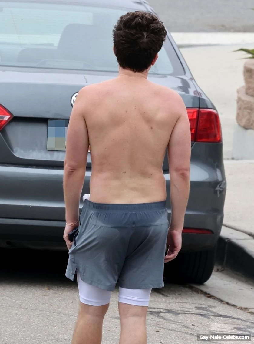 Charlie Puth Exposed His Torso After Jogging