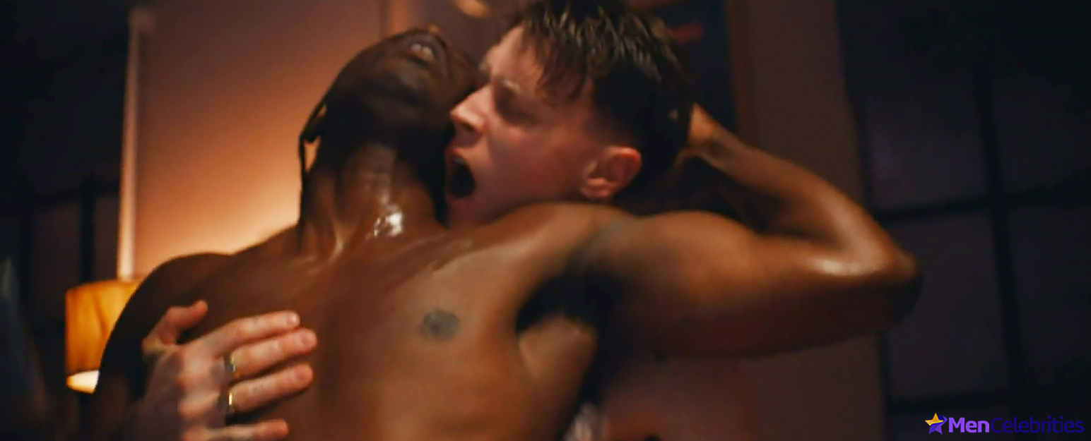 George MacKay Frontal Nude And Gay Sex Collection