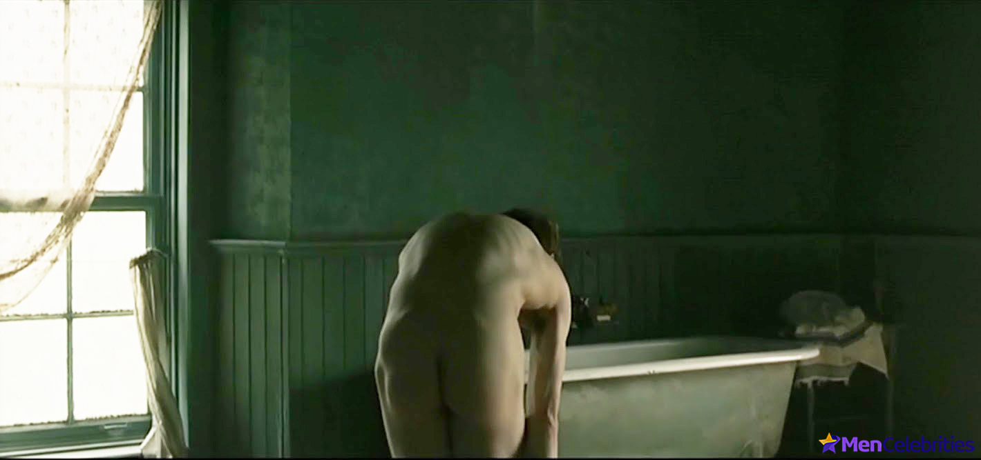 George MacKay Frontal Nude And Gay Sex Collection