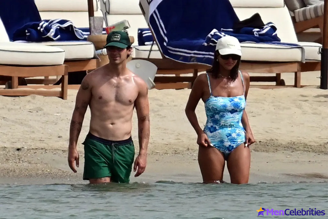 Joe Jonas Shirtless &amp; Spotted with New Flame in Athens