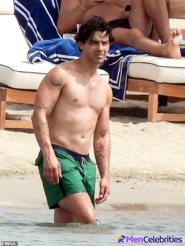 Joe Jonas Shirtless &amp; Spotted with New Flame in Athens