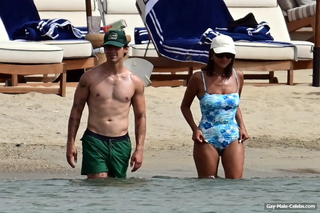 Joe Jonas Shirtless With New Girlfriend On A Beach