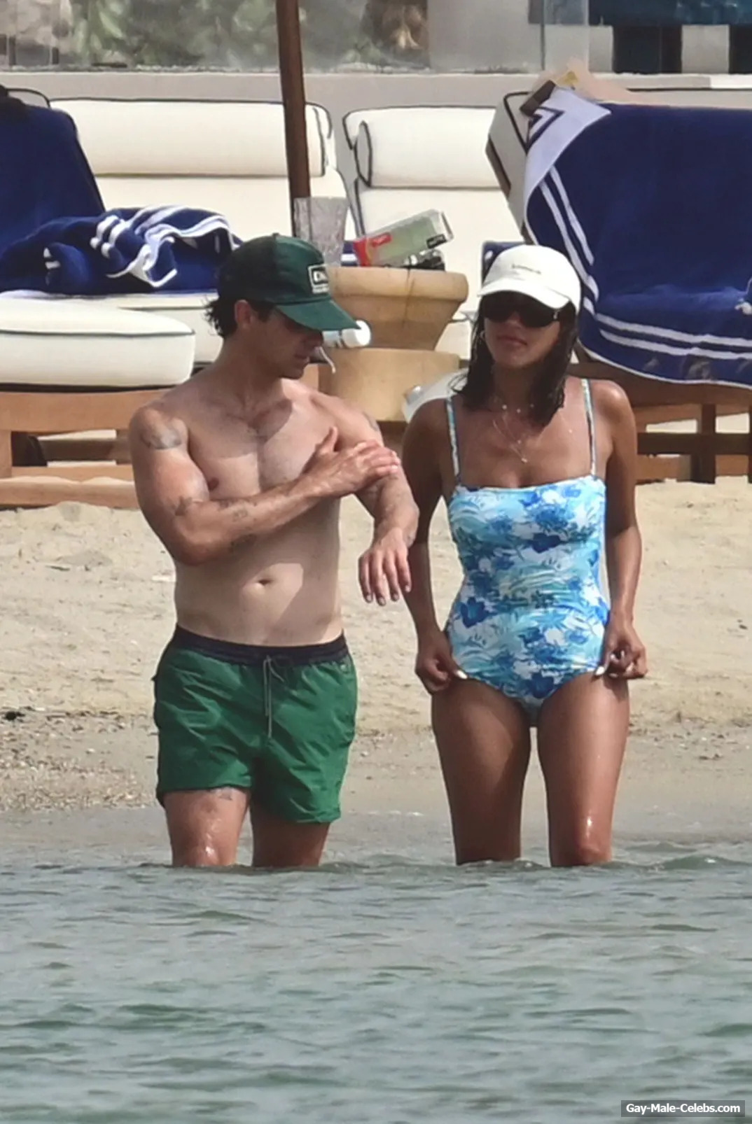 Joe Jonas Shirtless With New Girlfriend On A Beach