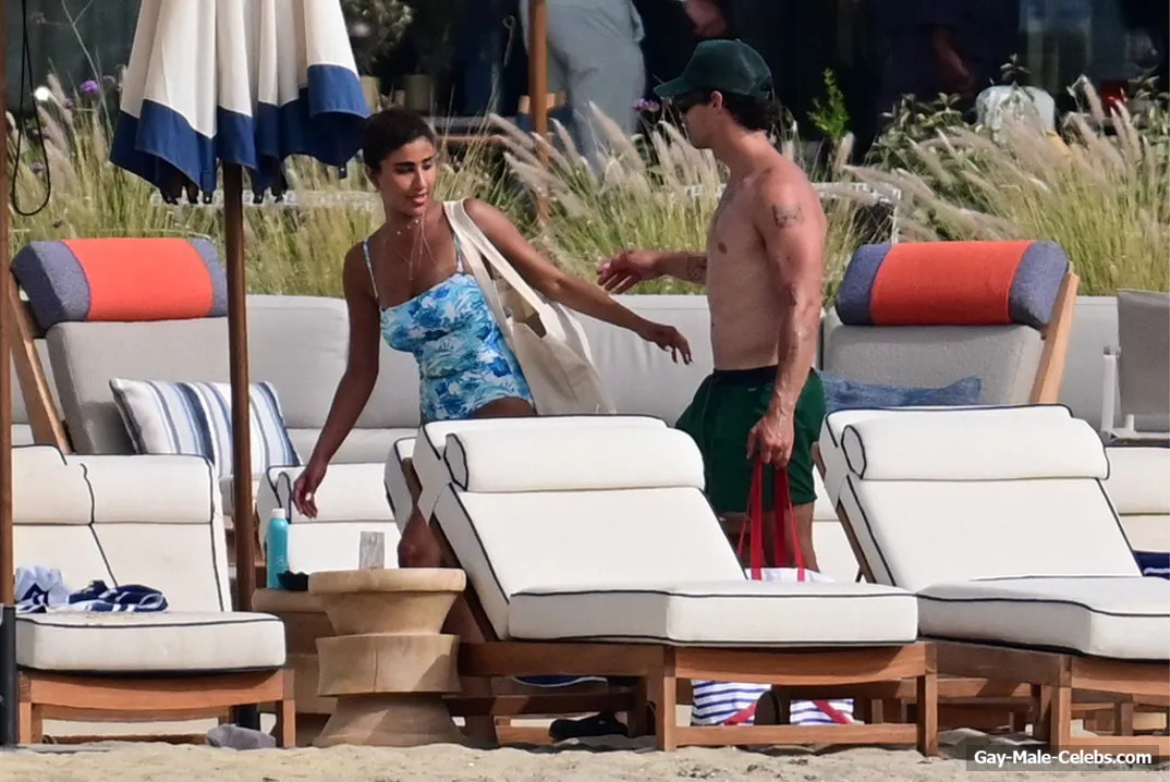 Joe Jonas Shirtless With New Girlfriend On A Beach